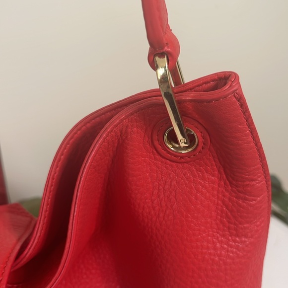 Tory Burch vibrant pebbled red leather shoulder bag NWOT pristine condit… - Picture 4 of 9